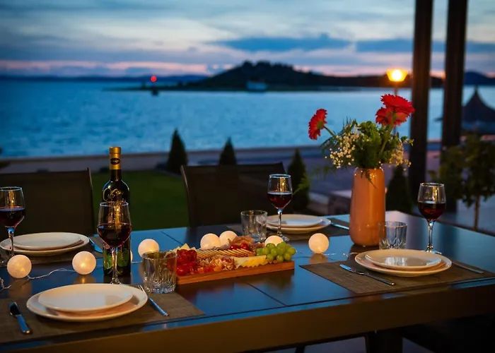 Luxury Sea Апартаменты Пакоштане