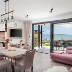 Apartment Luxury Sea
