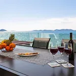 Luxury Sea Apartment